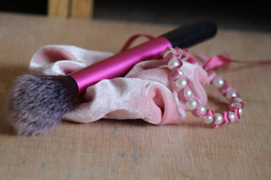 5 Reasons Why You Need a Makeup Brush Cleaner Machine in Your Beauty Routine